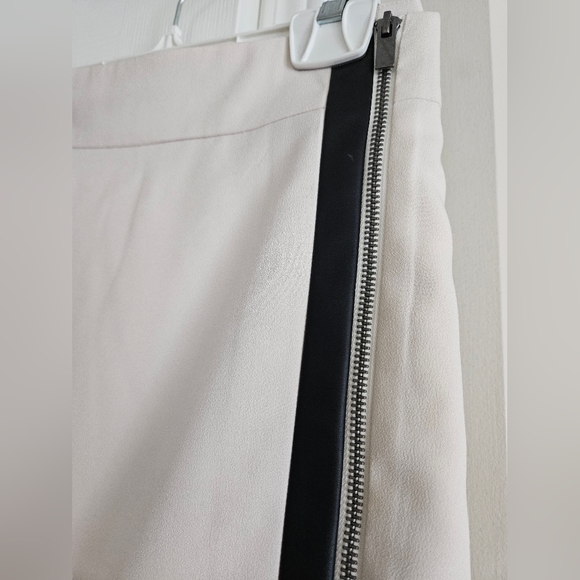 Banana Republic Mini Skirt - Picture 4 of 4